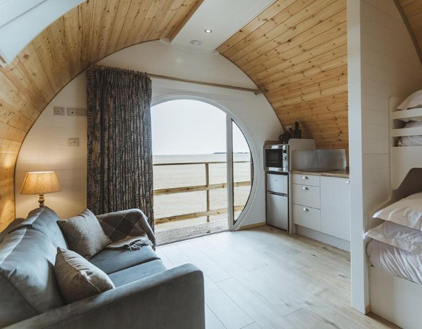 올드버러 Carlton Manor Pods 아파트 외부 사진