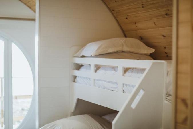 올드버러 Carlton Manor Pods 아파트 외부 사진
