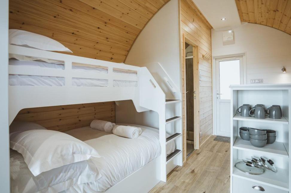 올드버러 Carlton Manor Pods 아파트 외부 사진