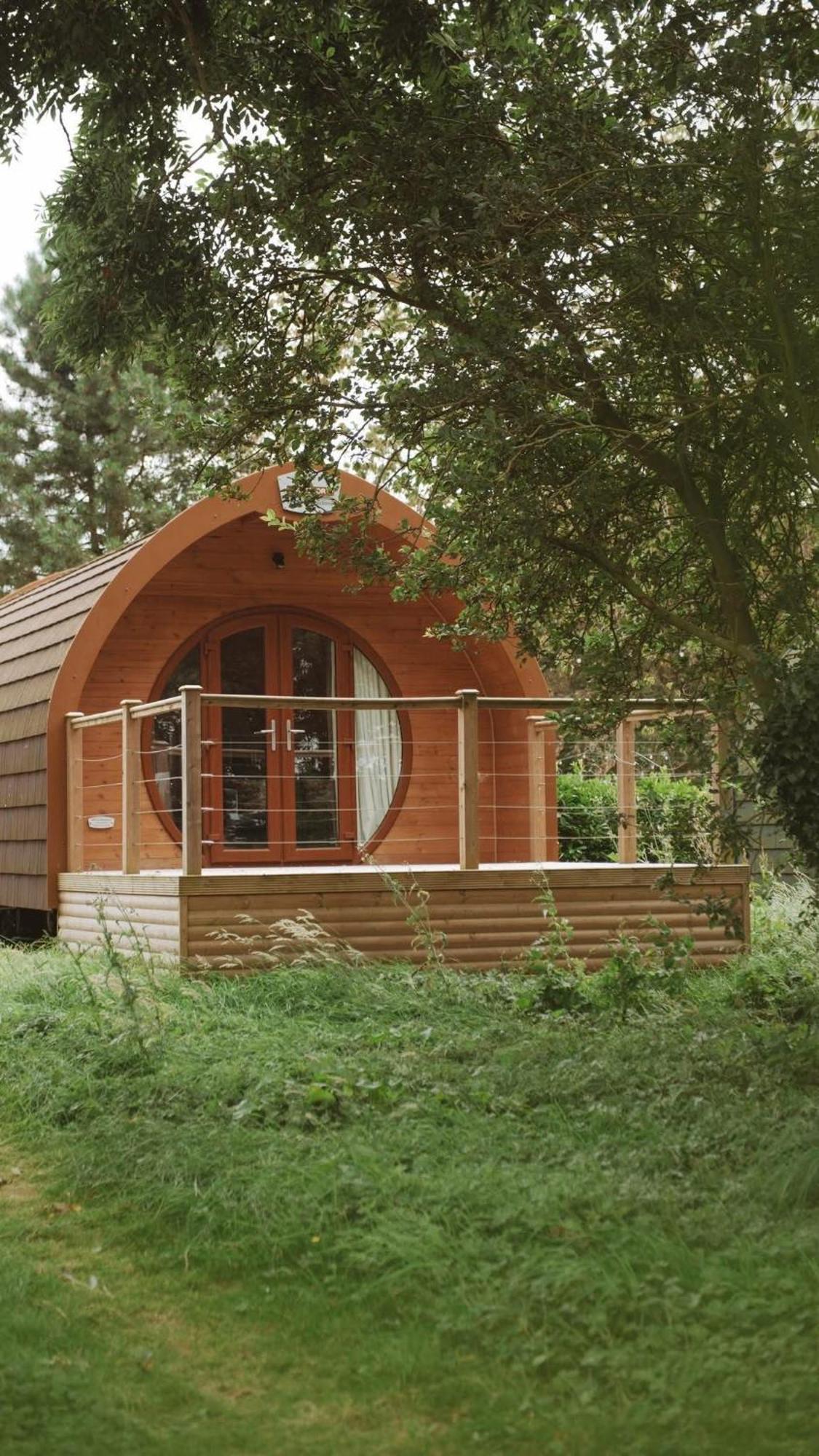 올드버러 Carlton Manor Pods 아파트 외부 사진