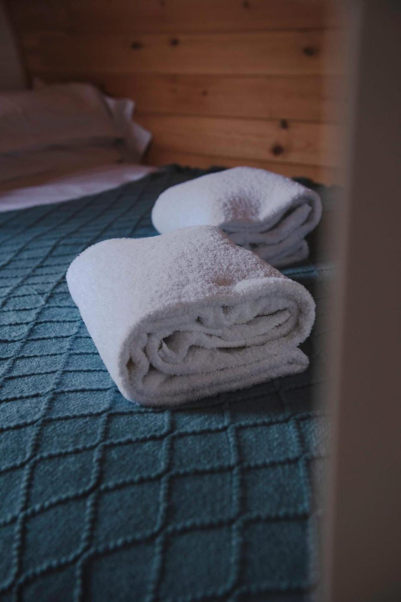 올드버러 Carlton Manor Pods 아파트 외부 사진